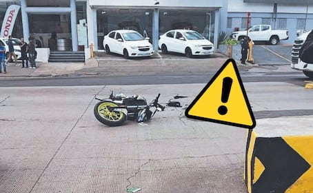 Trailero le pasa por encima a chavita en moto y la quiebra sobre Avenida Insurgentes Sur