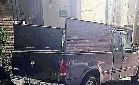 Como Dios lo trajo al mundo, se lo llevó: Hallan cuerpo debajo de una camioneta en Tlalnepantla