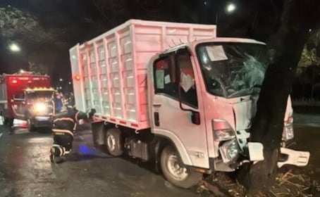 Choque en Tlalpan deja 12 trabajadores de limpia heridos tras evitar impacto con auto
