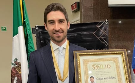 ¿Qué estudió y en qué trabaja Gonzalo Hevia Baillères?