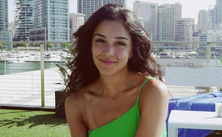 Ale Capetillo conquista Instagram con elegante desfile de bañadores