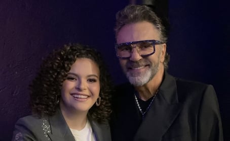 La conmovedora reacción de Mijares a la sorpresa de Lucerito en pleno concierto