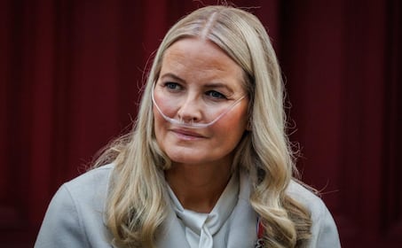 El príncipe Haakon alerta sobre la salud de Mette-Marit: "Está gravemente enferma"