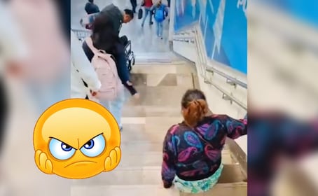 Indignante video expone al Metro CDMX: Mujer con discapacidad tuvo que arrastrarse para poder viajar