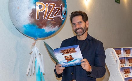 Arap Bethke presenta su primer libro ‘Pizzly’, un ejemplar dirigido a los más pequeños