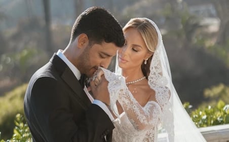 Carlos Vela y Saioa Cañibano: Las mejores fotos de su íntima renovación de votos