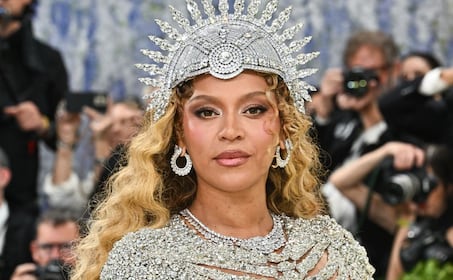 Met Gala 2026: Beyoncé deslumbra en la alfombra tras casi una década de ausencia