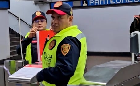 Exhiben a policías del Metro CDMX por portarse "prepotentes" con usuarios de la Línea 2