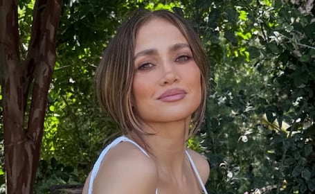 Fotos: Jennifer Lopez presume su día de piscina con sus hijos Emme y Max