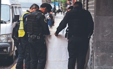 Mojada y tiesa quedó Aidé en los brazos de su novio, murió atajándose de la lluvia en el Centro CDMX