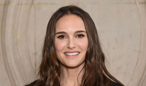 Natalie Portman posa radiante para presumir su tercer embarazo