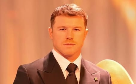 Canelo Álvarez regresa a la escuela para convertirse en un "hombre de negocios"