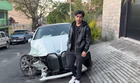 ¡CHOCAARON AL MERCURY! Aarón Mercury sufre accidente automovilístico y destruye su camioneta de lujo