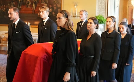 Marius Borg, pese a arresto domiciliario, se une a despedidas del rey Harald de Noruega