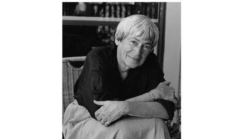 Mujeres y dragones primero: vida y obra de Ursula K. Le Guin