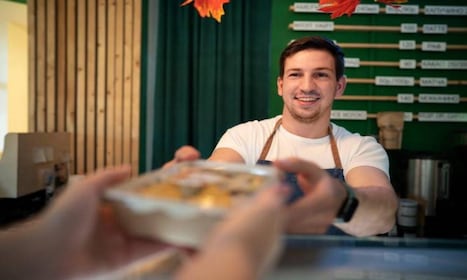 AUXILIAR GENERAL DE TAQUERIA  (VIERNES A DOMINGO)