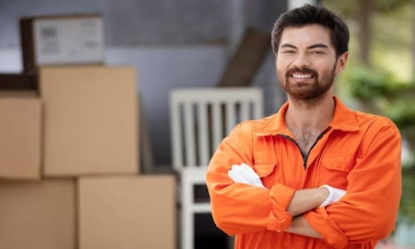 SE SOLICITA AYUDANTE GENERAL. $ 10400 MENSUALES. 