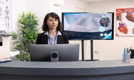 MULTICARPETAS SOLICITA RECEPCIONISTA MOSTRADOR