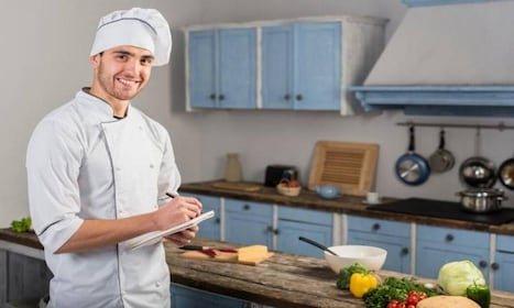 AYUDANTE DE COCINA