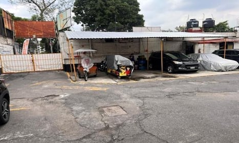 TERRENO Y LOCALES