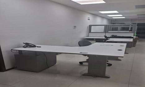 ESCRITORIO EN L CON CAJONERA