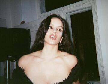 ¿Cuántos idiomas habla Rosalía?