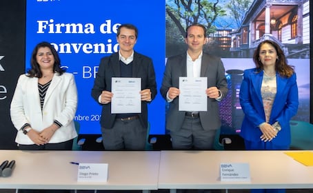 EBC y BBVA México firman convenio para capacitar a estudiantes de Negocios