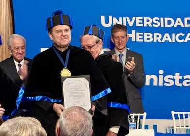 Reconocen a rector de la Universidad Anáhuac con Doctorado Honoris Causa