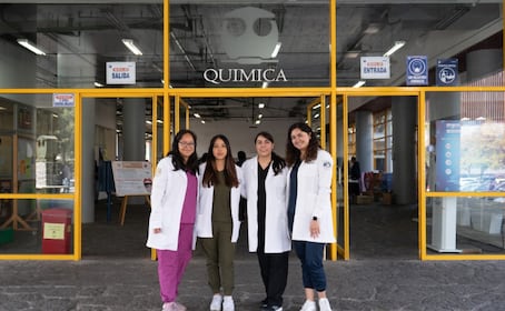 ¿Estudias o estudiaste química en la UNAM? La Facultad quiere conocer tu historia