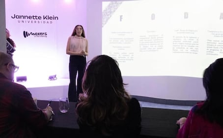 Jannette Klein suma 10 años entre las mejores escuelas de moda