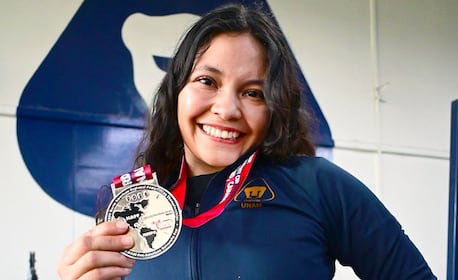 Alumna de doctorado de Ingeniería de la UNAM gana plata en Powerlifting