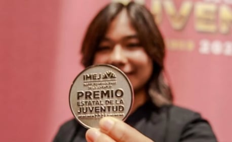 Joven de Nezahualcóyotl gana premio estatal por divulgar ciencia