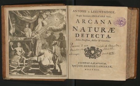 Descubren en la Biblioteca Nacional libro del siglo 18 que impulsó la microscopía