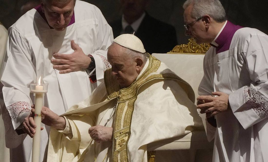 Papa Francisco reaparece en público para presidir la misa de la vigilia de Pascua