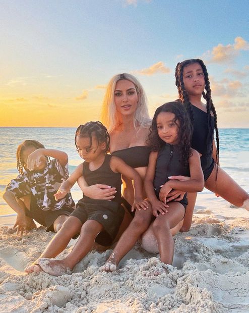 Kim Kardashian y sus cuatro hijos; North, Saint, Chicago y Pslam.
<p>Foto: Instagram