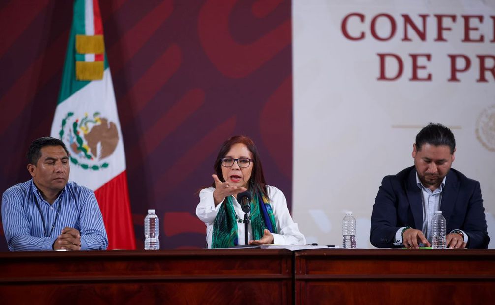 Titular de la SEP, Leticia Ramírez Amaya encabeza la conferencia de prensa sobre los nuevos libros de texto gratuitos en Palacio Nacional. Foto: Germán Espinosa/EL UNIVERSAL