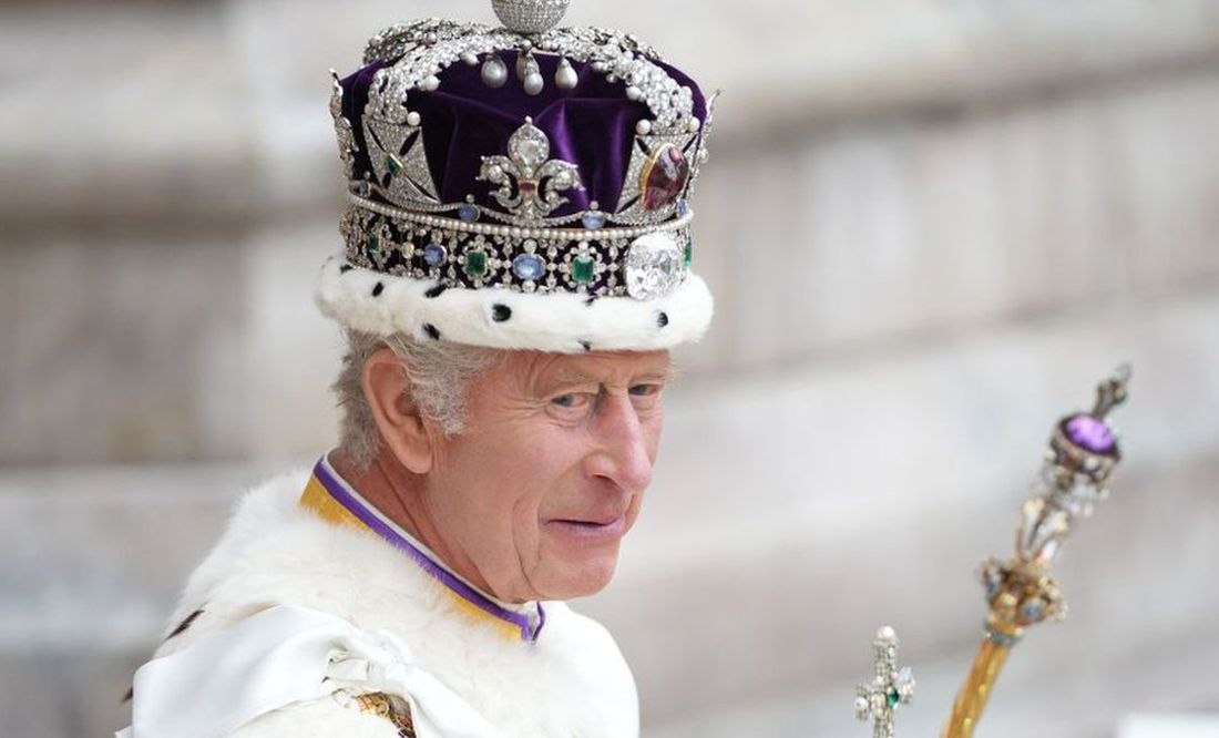 Rey Carlos III recibe los Honores de Escocia y rubrica su reinado