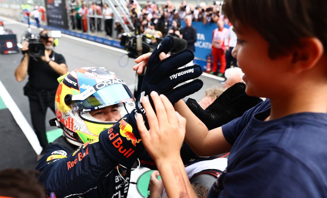Checo Pérez y su curiosa celebración con su hijo tras el podio en el GP de Austria