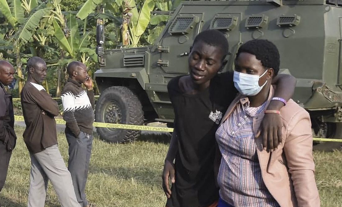 Sube a 41 la cifra de fallecidos por ataque a escuela en Uganda
