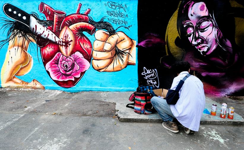 Con materiales como pintura en aerosol, stencils y brochas, los participantes trataron de sintetizar el problema de la violencia. 