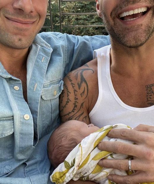 Ricky Martin, de 51 años, y Yosef, de 38, le dieron la bienvenida a su hijo Renn en 2019.
