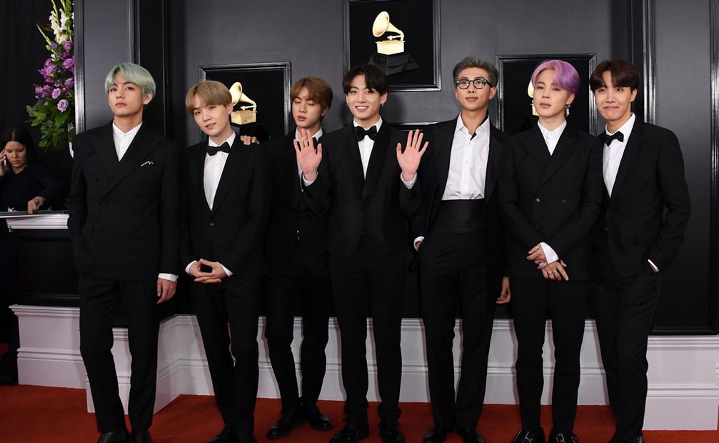 Los surcoreanos de K-Pop a su paso por la alfombra roja de los Grammy causaron revuelo 
