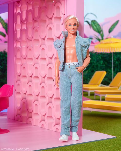 Mattel lanzó una serie de Barbies inspirados en la película. Fuente: Instagram @barbie