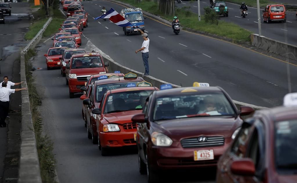 Paran taxistas en Costa Rica contra Uber