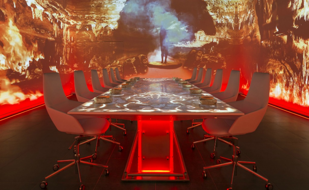 Sublimotion, este restaurante tiene una sola mesa para 12 personas. Consiste en un menú degustación temático. (Foto: Sublimotion)