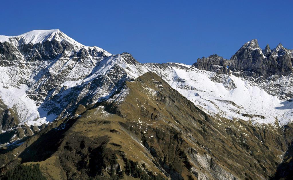 Autoridades encuentran restos de avión suizo en Los Alpes