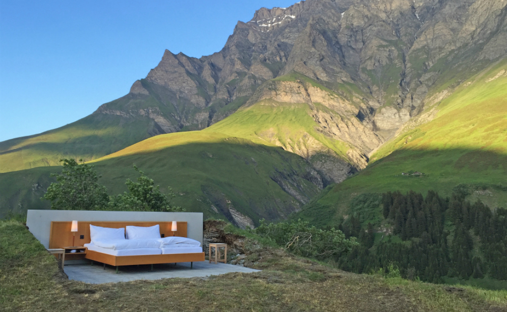 La habitaci&oacute;n del hotel en plena monta&ntilde;a de los Alpes. (Foto: Null Stern Hotel by Atelier f&uuml;r Sonderaufgaben)