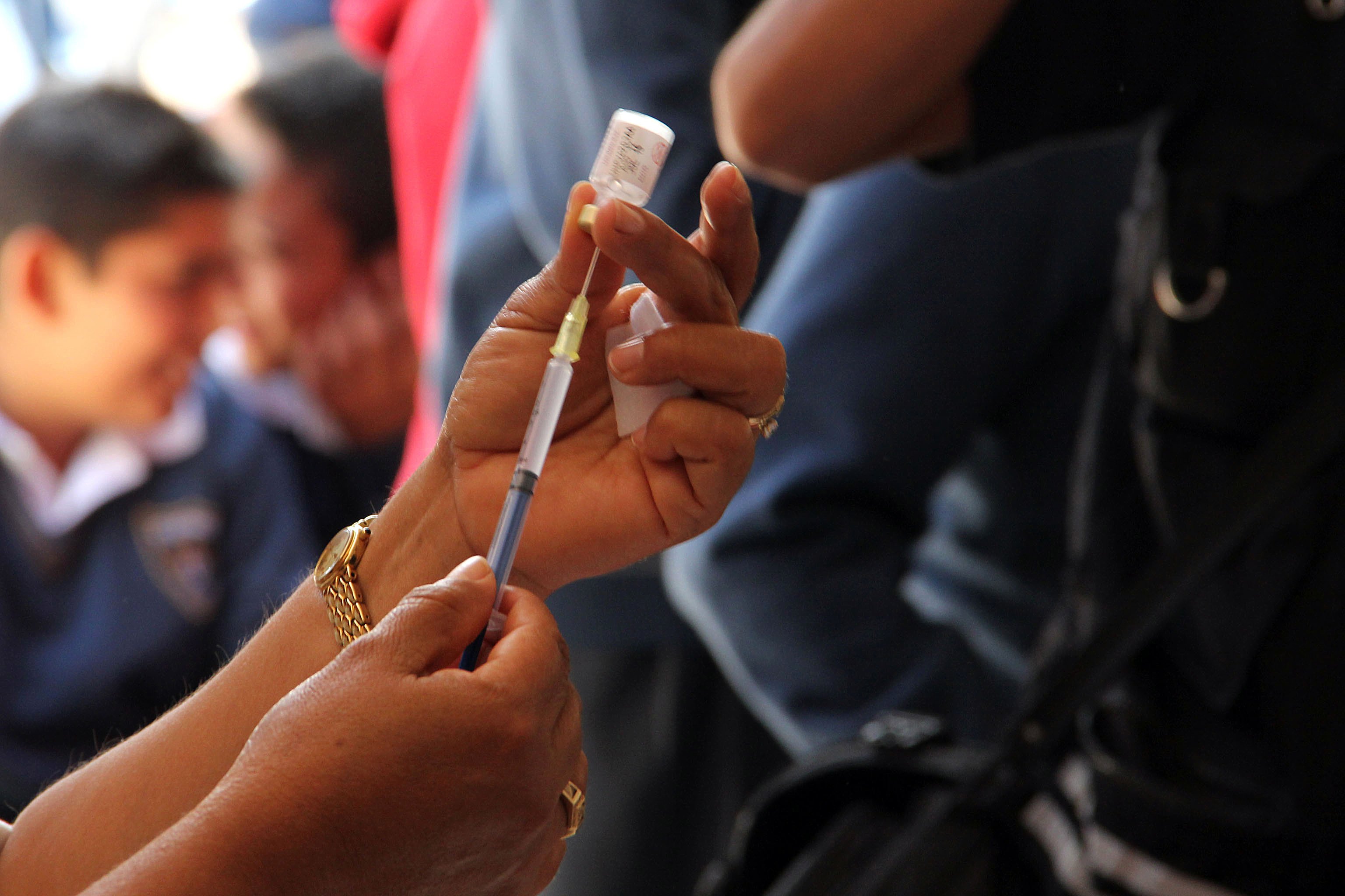 ISSSTE arranca campaña de vacunación contra influenza estacional