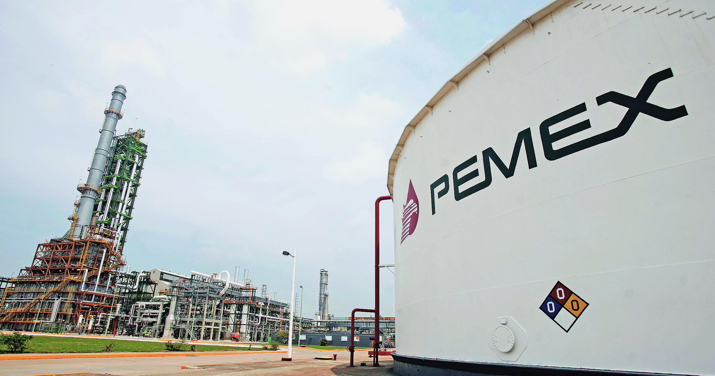 Pemex admitió a través de su cuenta de Twitter problemas mínimos de desabasto de gasolinas en algunas regiones del país como el Valle de México