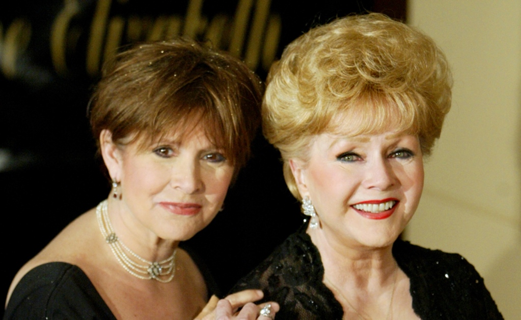 Hospitalizan a Debbie Reynolds, la madre de Carrie Fisher